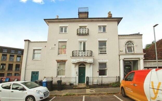 Main image of property: Flat 3 Clarence House, 21 St. Margarets Green, Ipswich, Suffolk, IP4 2BN