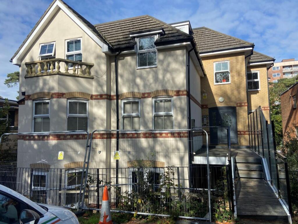 Main image of property: Flat 8, 28A Manor Road, Bournemouth, Dorset, BH1 3BN