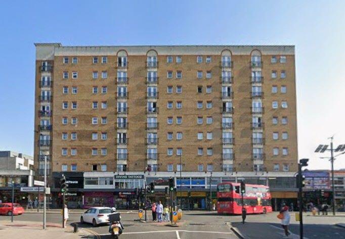 Main image of property: Flat 42 Madison Heights, 17-27 High Street, Hounslow, Middlesex, TW3 1TA