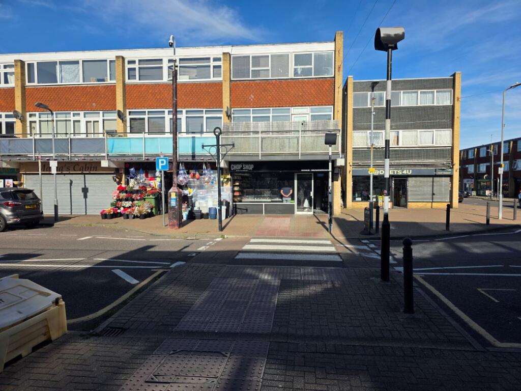 Main image of property: 40 St. Johns Way, Corringham, Stanford-le-Hope, Essex, SS17 7LJ