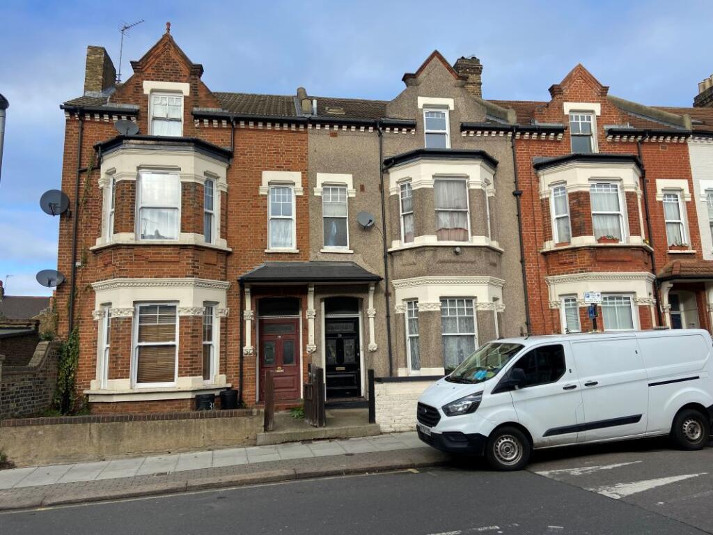 Main image of property: Flat C, 36 Allfarthing Lane, London, Wandsworth, SW18 2PQ