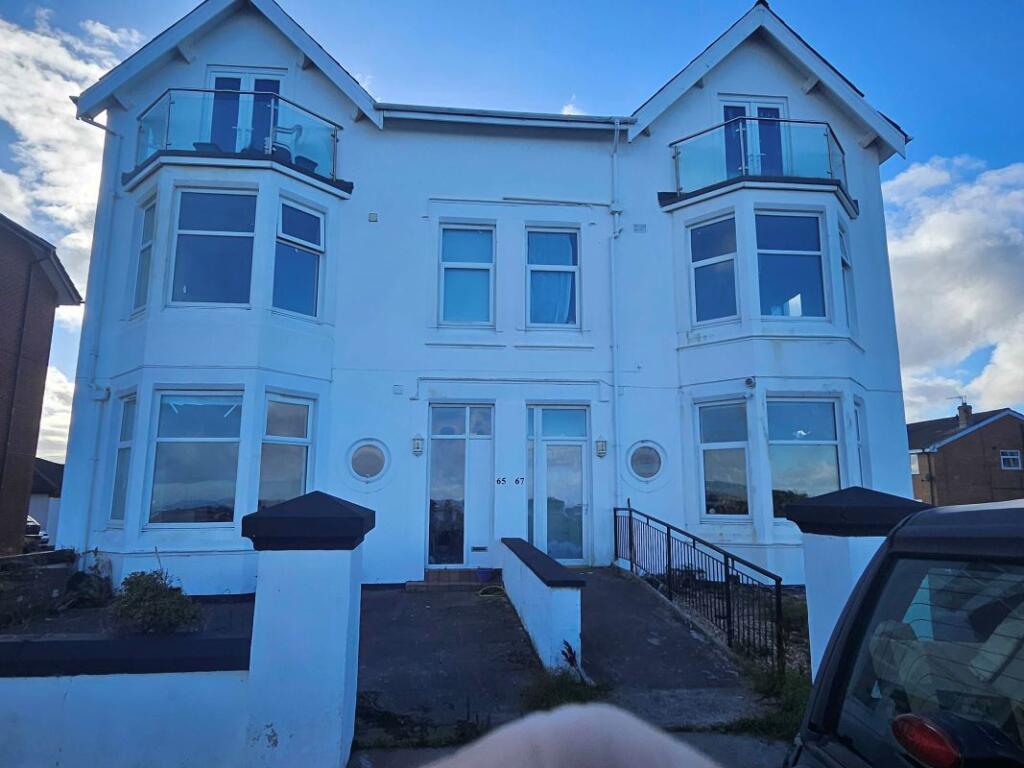 Main image of property: Flat 3, 65-67 The Esplanade, Knott End-on-Sea, Poulton-le-Fylde, Lancashire, FY6 0AD