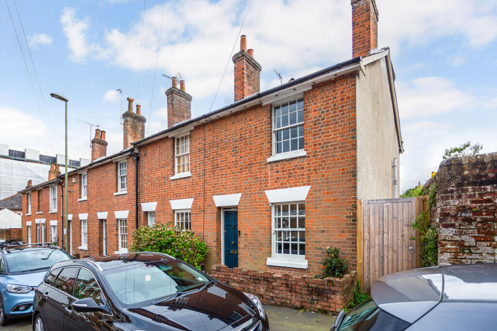 2 bedroom terraced house for rent in Newburgh Street, Winchester, Hampshire, SO23