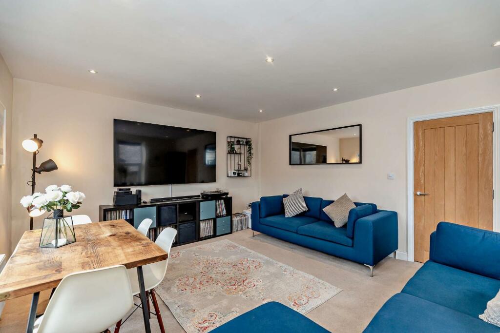 2 bedroom flat for sale in Forest Avenue, Harrogate, HG2 7JJ, HG2