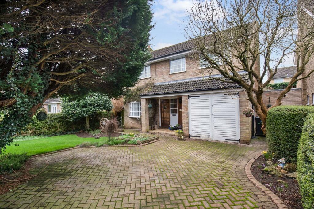 4 bedroom detached house for sale in Boroughbridge Road, Knaresborough