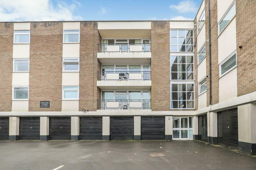 2 bedroom apartment for sale in Hollins Court, Hampsthwaite Road, Harrogate, HG1 2JQ, HG1