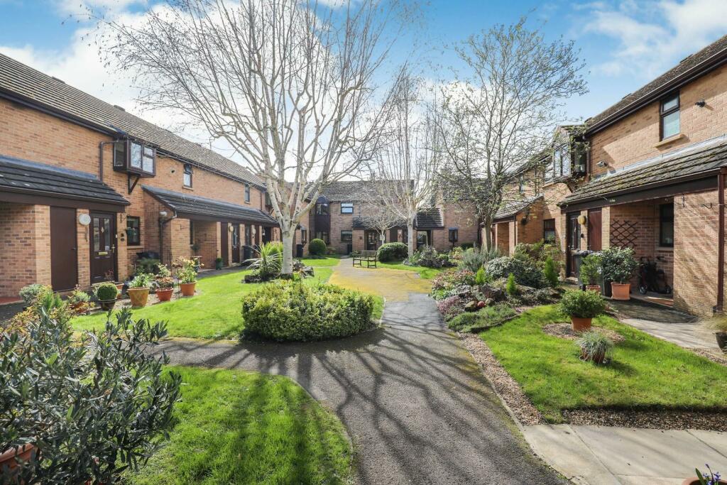 Main image of property: Charlwood, Wetherby Road, Harrogate, HG2 7SZ