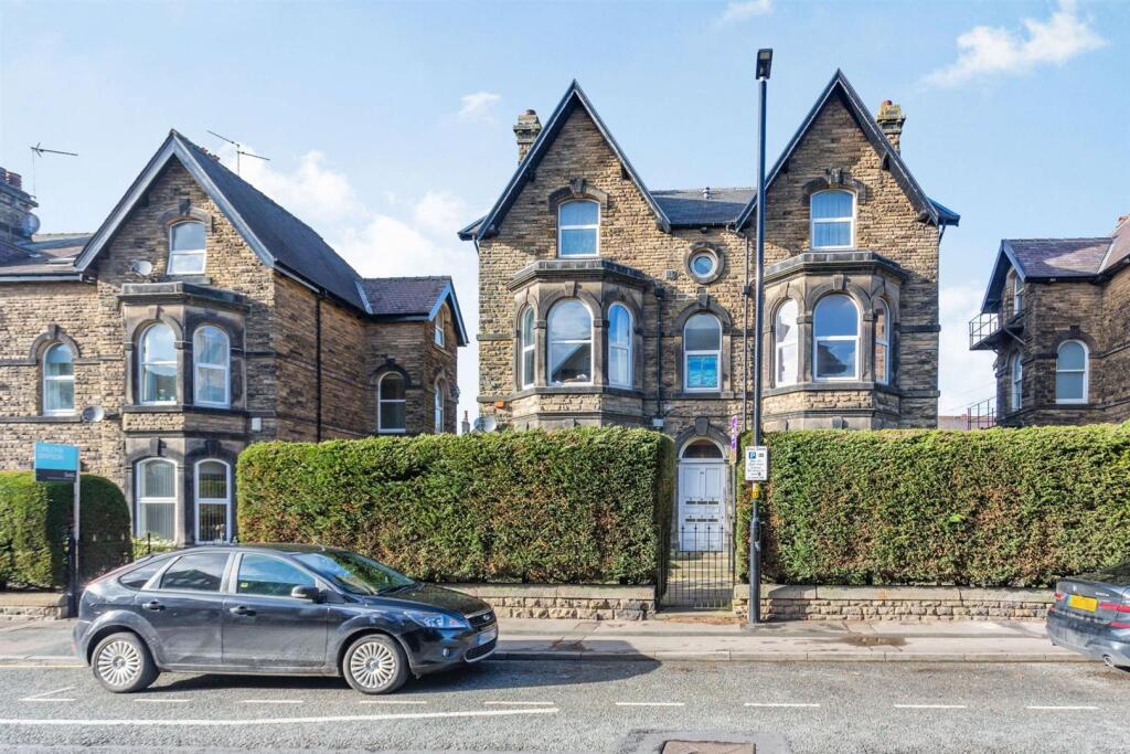 Main image of property: 85 East Parade, Harrogate, HG1 5LP