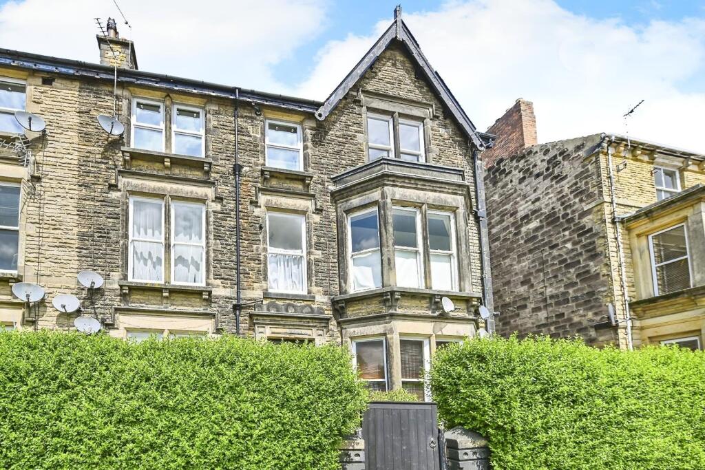 Main image of property: Flat 5 5 Park View, Harrogate
