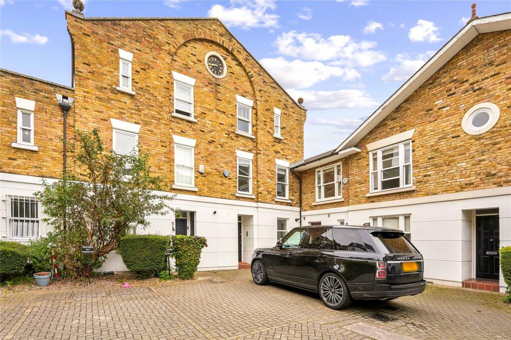 4 bedroom terraced house for sale in Palace Mews, Fulham, London, SW6