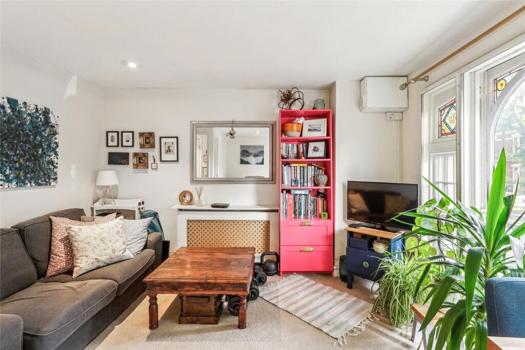 1 bedroom apartment for sale in Stokenchurch Street, Fulham, London, SW6