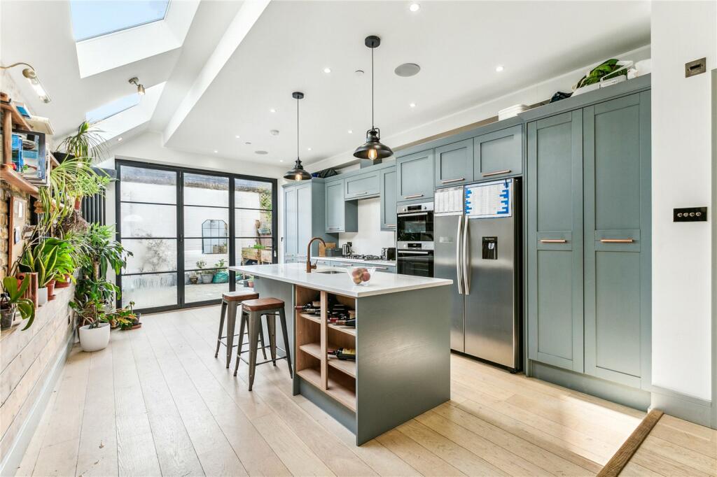 4 bedroom terraced house for sale in Tonsley Hill, London, SW18