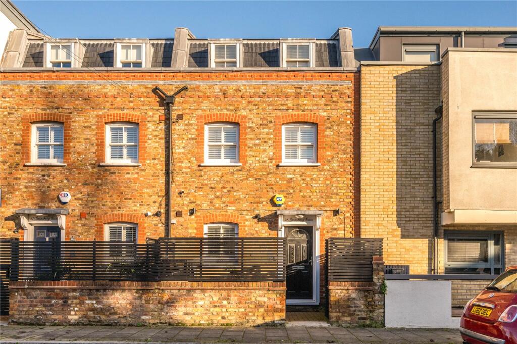 4 bedroom terraced house for sale in Barnsbury Grove, Islington, London, N7