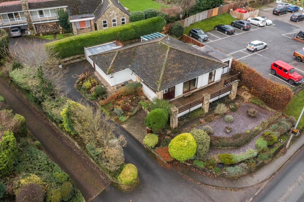 3 bedroom detached bungalow for sale in Wetherby Road, Collingham
