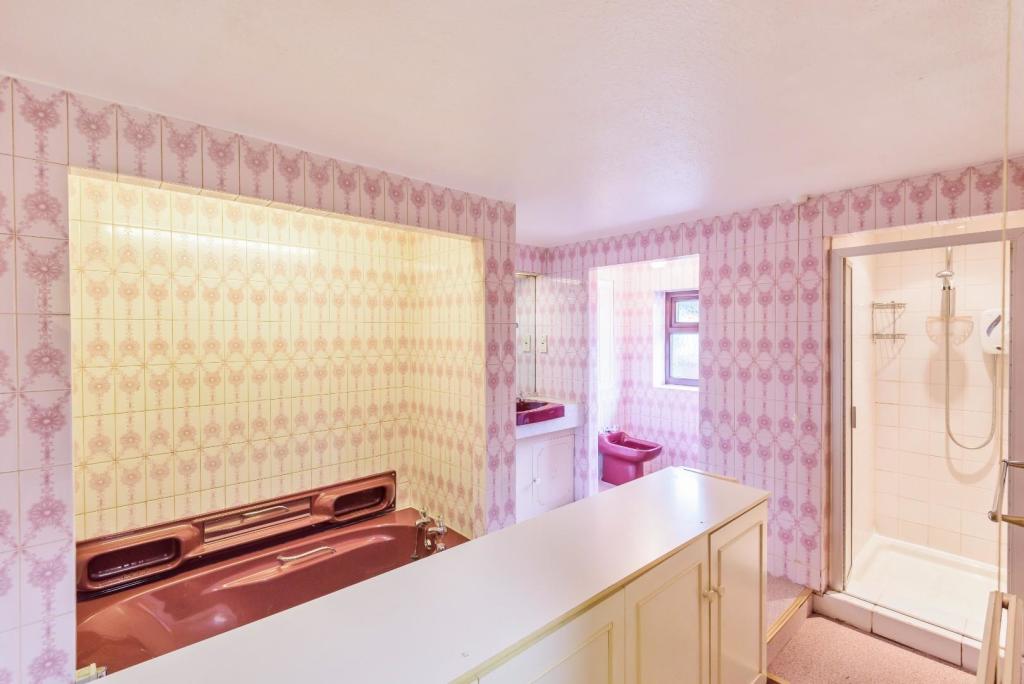 3 bedroom detached bungalow for sale in Wetherby Road, Collingham