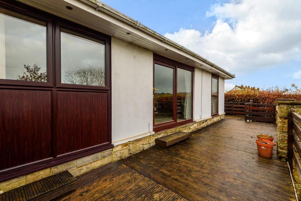 3 bedroom detached bungalow for sale in Wetherby Road, Collingham