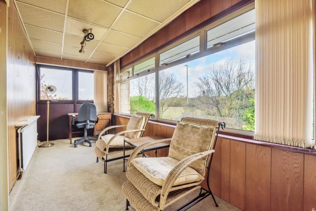 3 bedroom detached bungalow for sale in Wetherby Road, Collingham