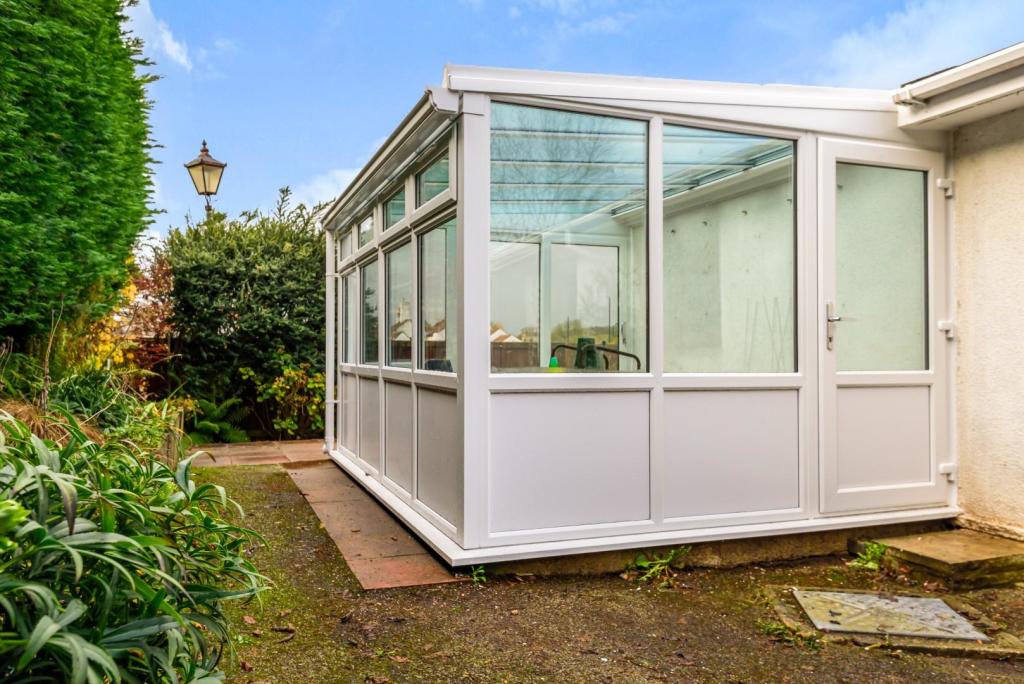 3 bedroom detached bungalow for sale in Wetherby Road, Collingham