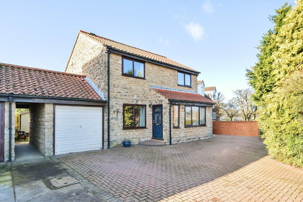 3 bedroom detached house for sale in Manor Road, Tadcaster, LS24