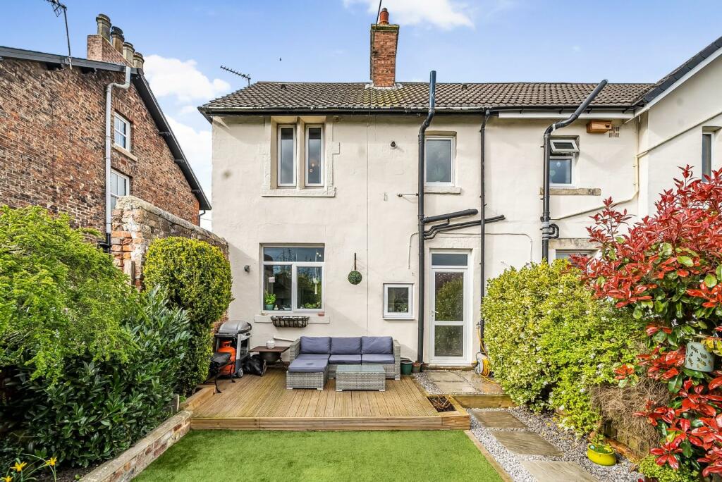 4 bedroom semidetached house for sale in York Road, Tadcaster, LS24