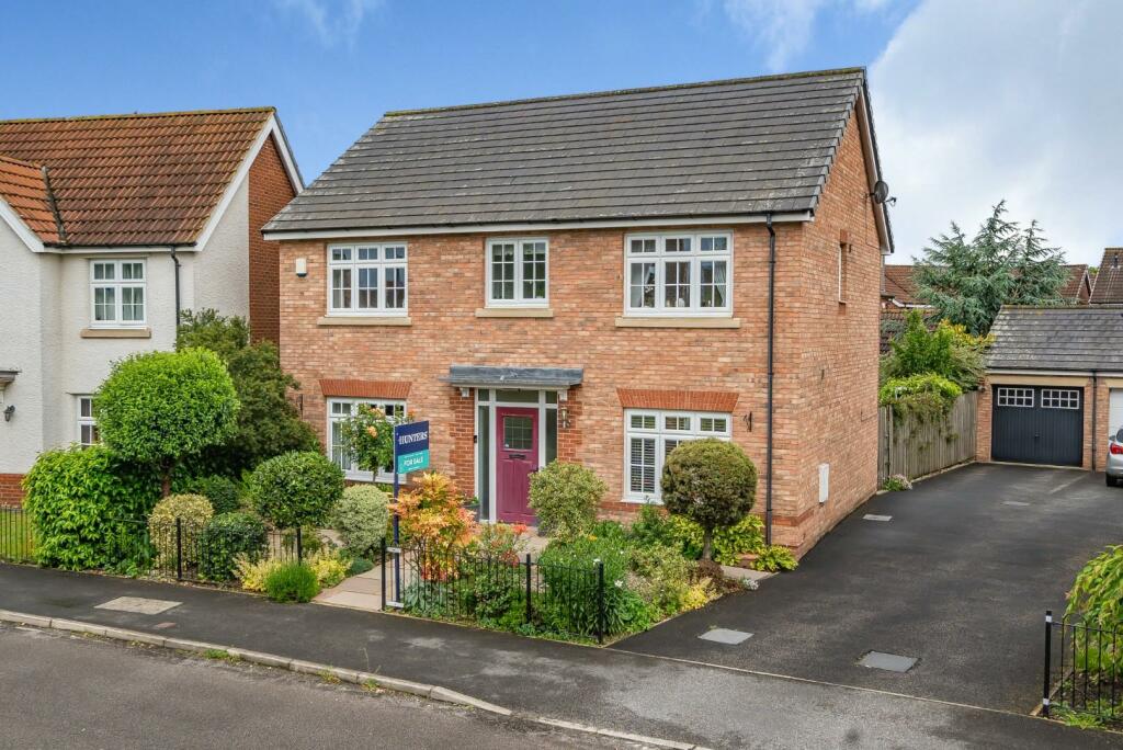 4 bedroom detached house for sale in Moorland Road, Sherburn In Elmet, LS25