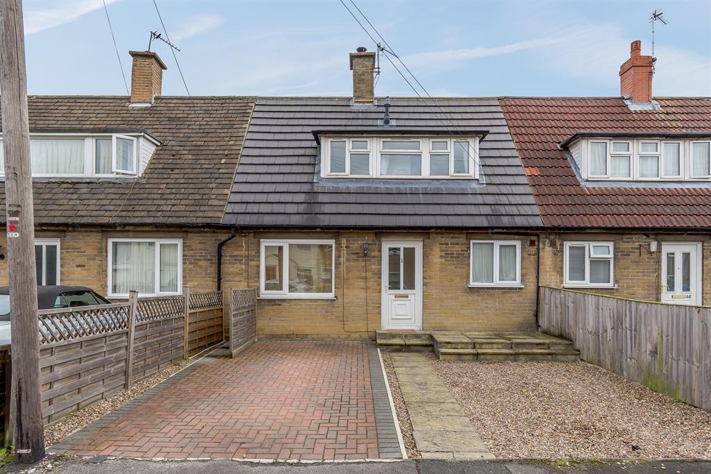 2 bedroom terraced house for sale in Hallfield Crescent, Wetherby, LS22