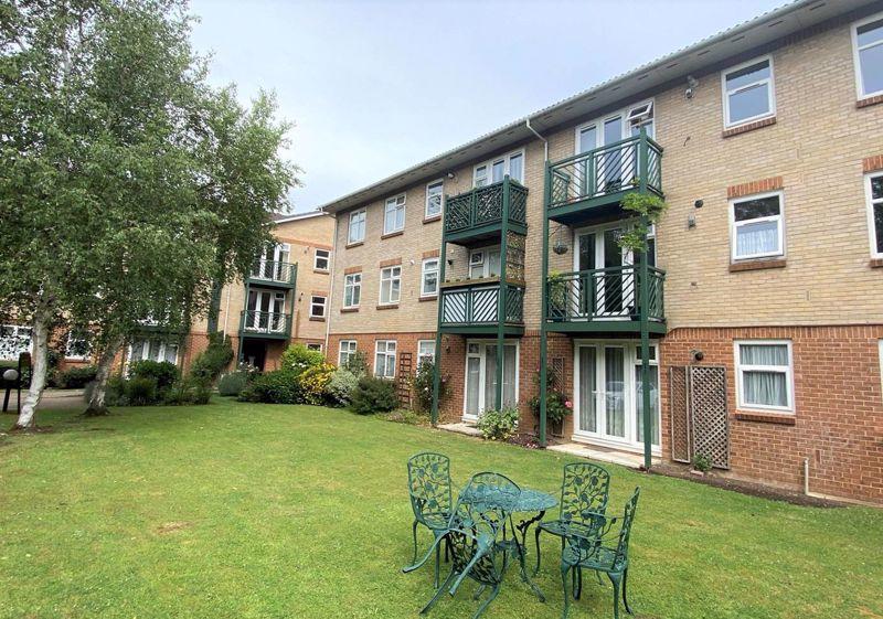 1 bedroom flat for sale in Hyde Court, Friern Lane, N20