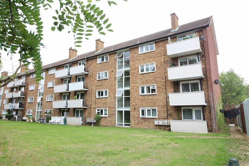 2 bedroom flat for rent in Capel Close, Whetstone, N20