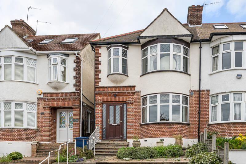 3 bedroom terraced house for sale in Ferney Road, EN4