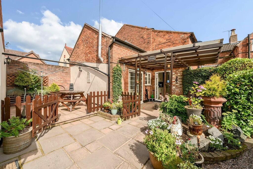 3 bedroom semidetached house for sale in Clows Top, Kidderminster, DY14