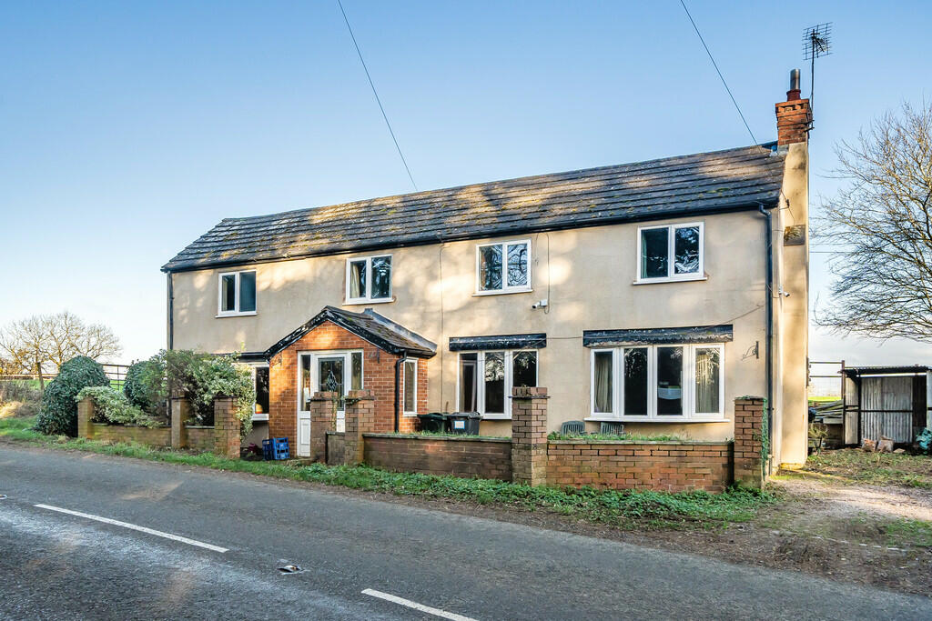 4 bedroom detached house for sale in The Close, Rochford, Tenbury Wells