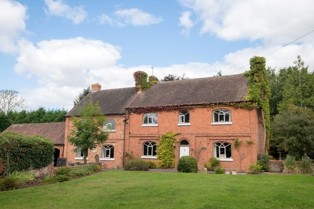 4 bedroom detached house for sale in Elmley Lovett, Droitwich, WR9
