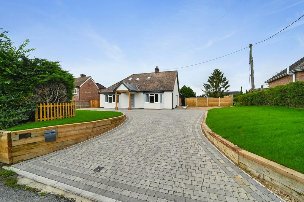 4 bedroom detached bungalow for sale in Hadleigh, Ipswich, Suffolk, IP7