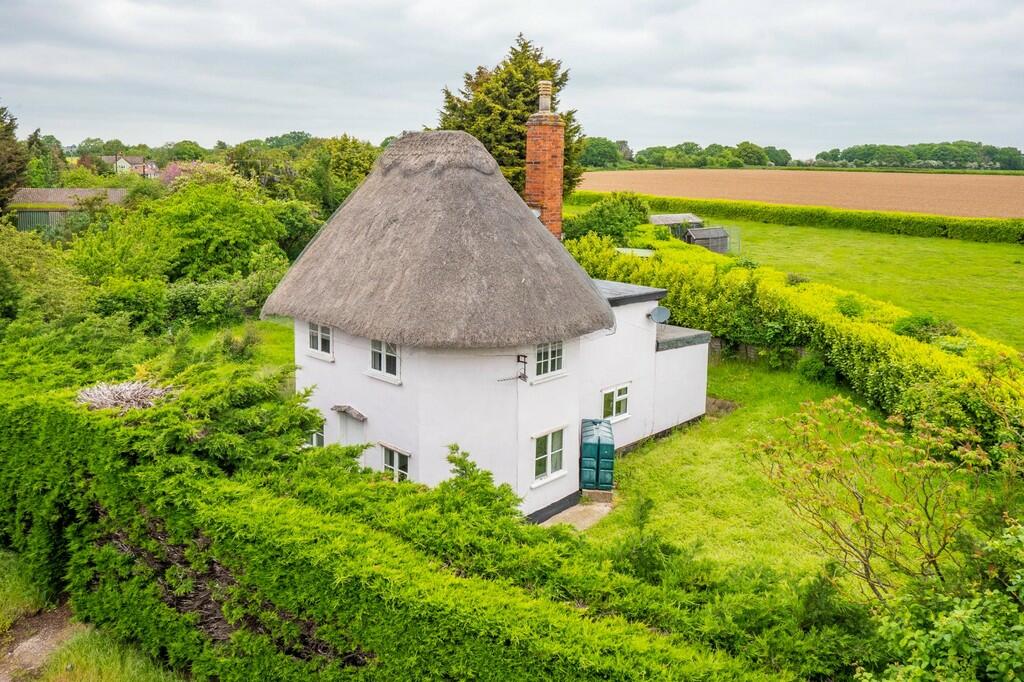 3 bedroom detached house for sale in Assington, Sudbury, Suffolk, CO10