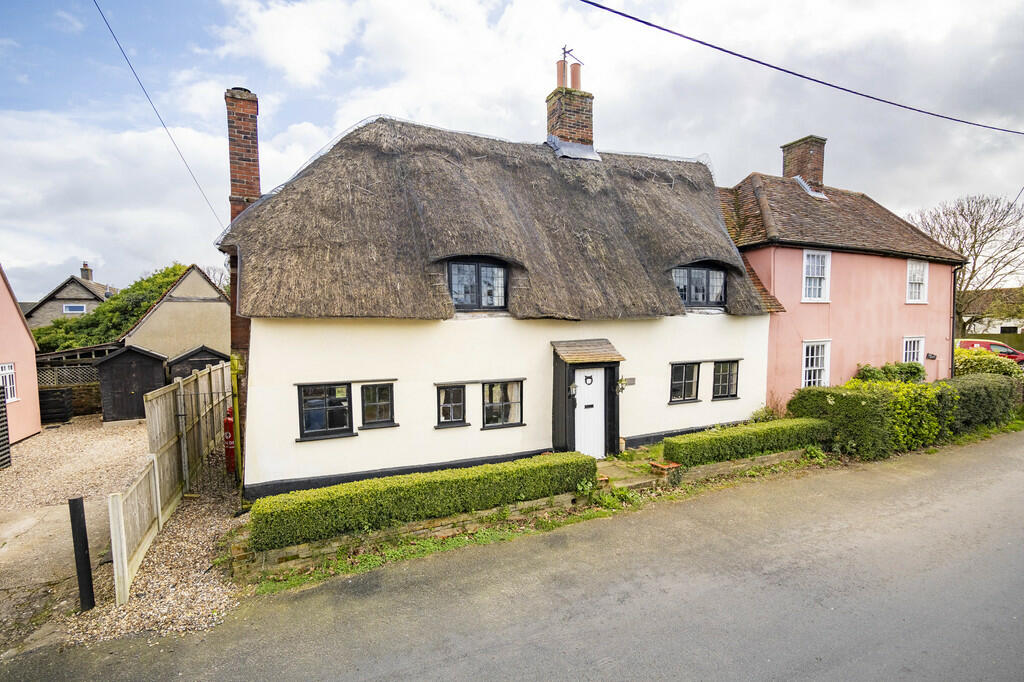 3 bedroom semidetached house for sale in Newton, Sudbury, Suffolk, CO10