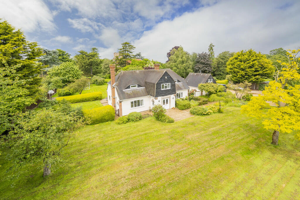 4 bedroom detached house for sale in Boxted, Colchester, Essex, CO4