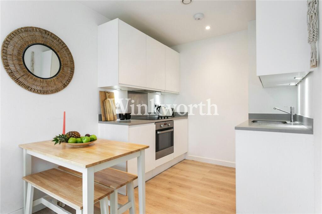 1 bedroom apartment for sale in Apple Tree Road, London, N17