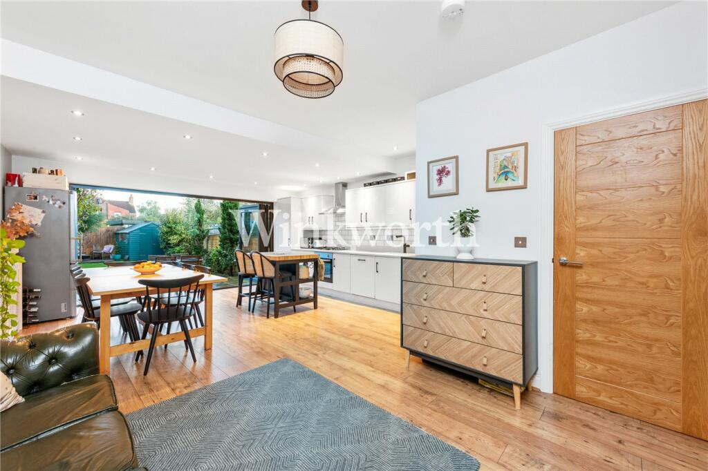 4 bedroom terraced house for sale in Eldon Road, London, N22