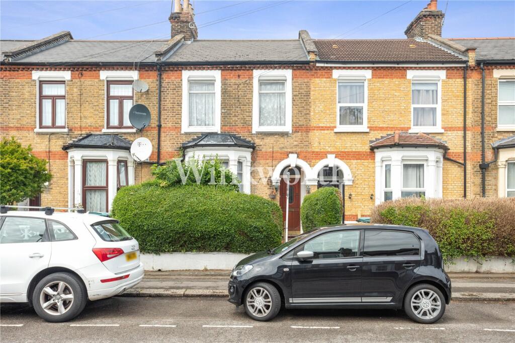 3 bedroom terraced house for sale in Tynemouth Road, London, N15