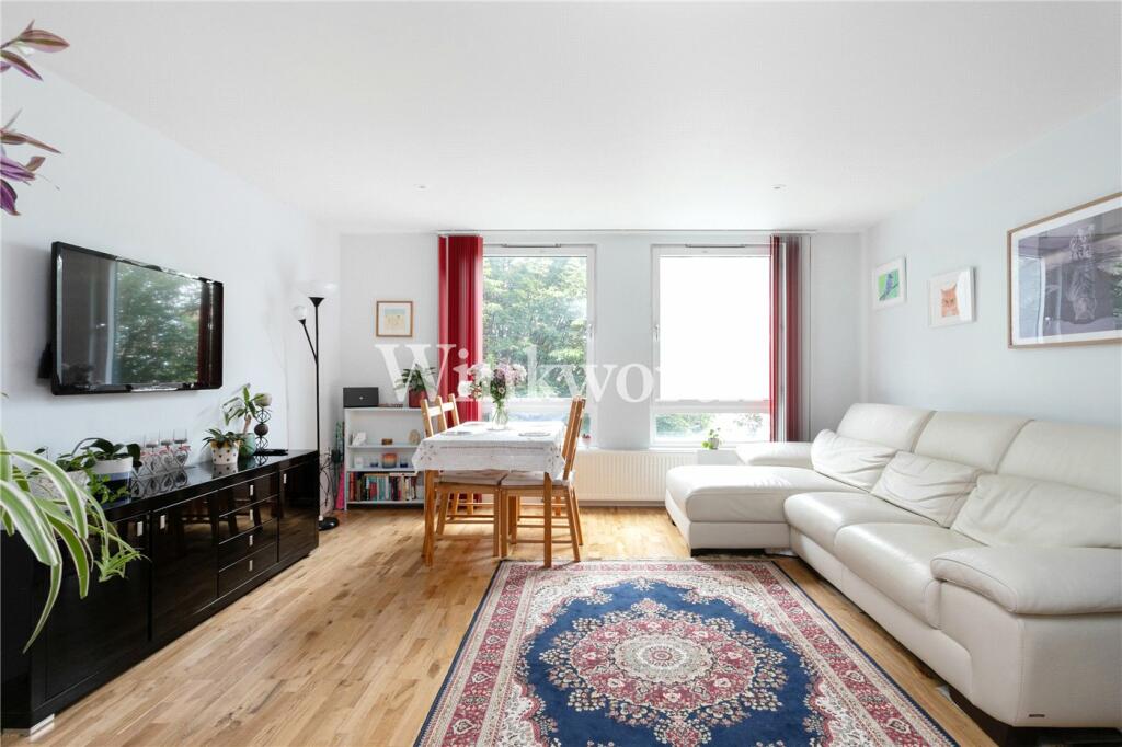1 bedroom apartment for sale in Crown Close, Winkfield Road, London, N22