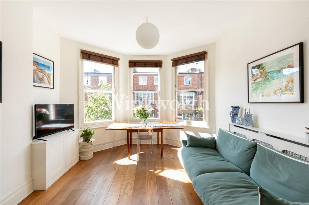 2 bedroom apartment for sale in Hampden Road, London, N8