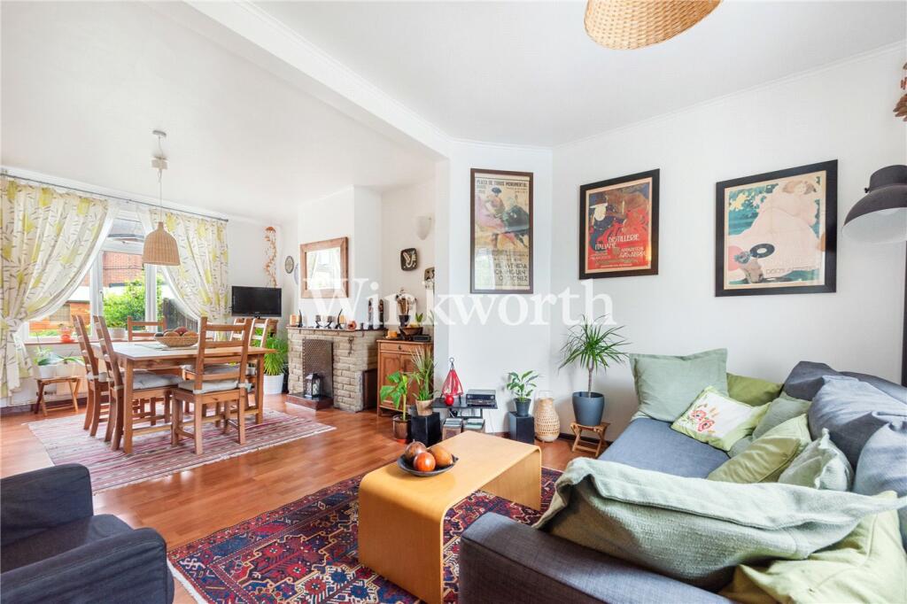 Main image of property: The Roundway, London, N17