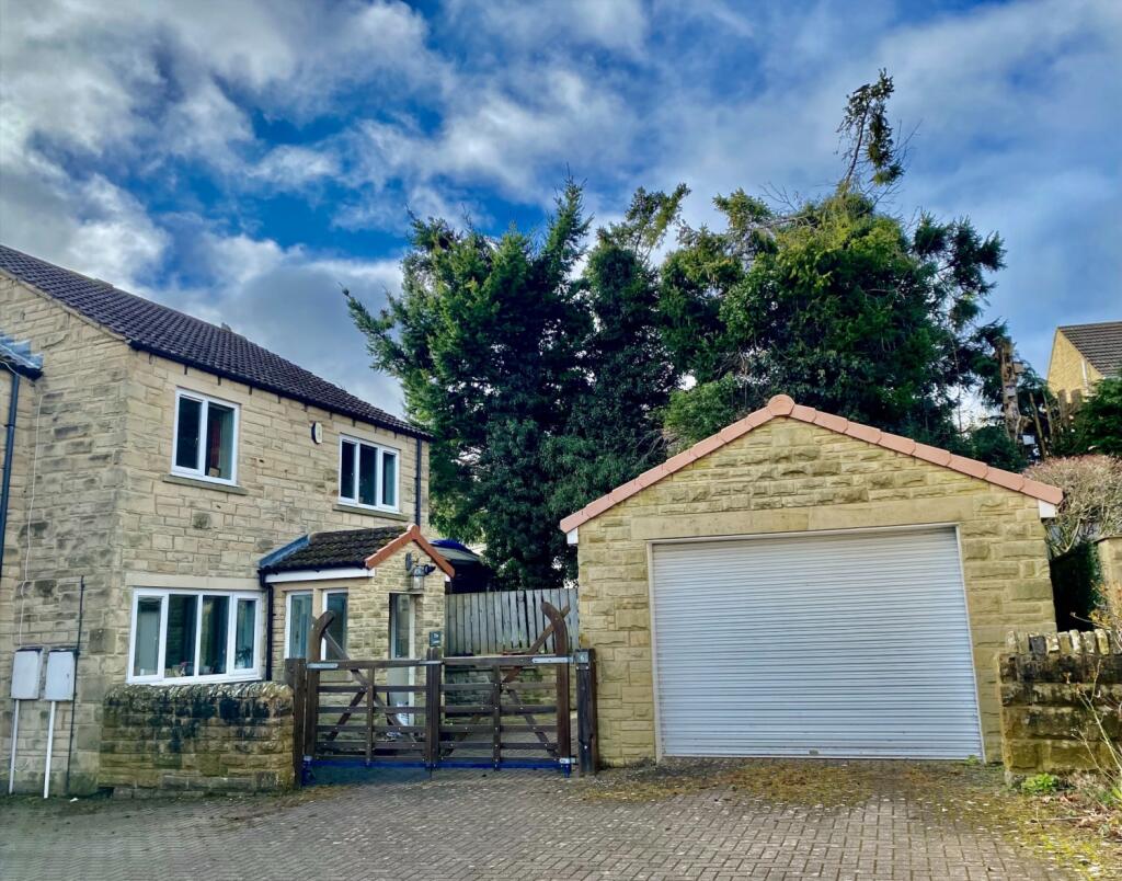 4 bedroom semidetached house for sale in 6 The Paddock, Startforth