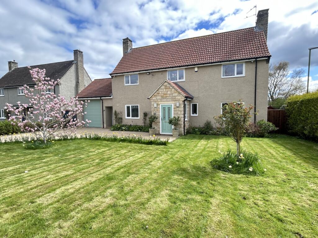 3 bedroom detached house for sale in Woodside, Barnard Castle, County