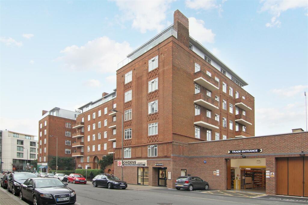 1 bedroom flat for sale in Millbrooke Court Keswick Road, London, SW15