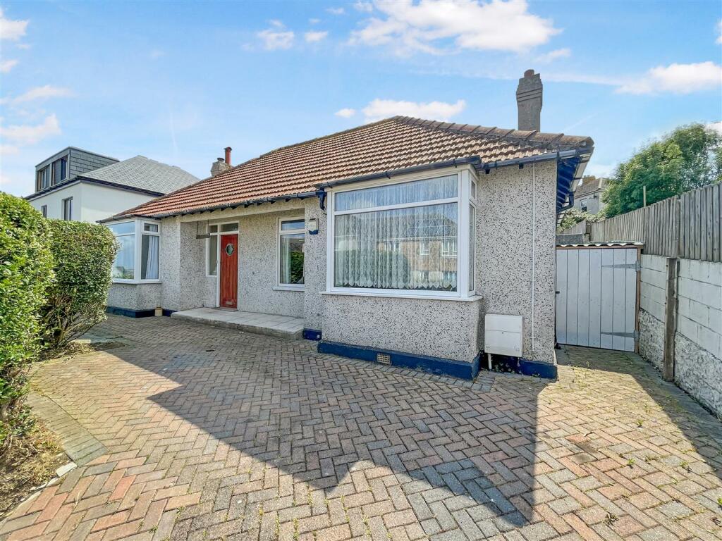 3 bedroom detached bungalow for sale in Falmouth, TR11