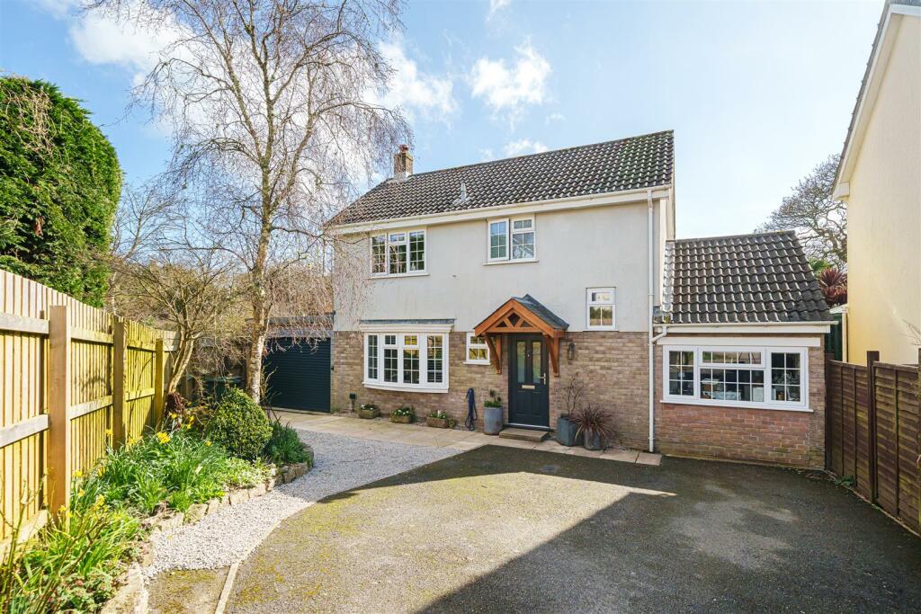 4 bedroom detached house for sale in Mawnan Smith, TR11