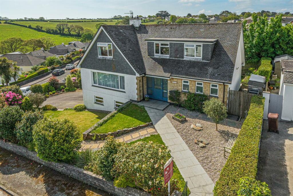 3 bedroom detached house for sale in Mawnan Smith, TR11