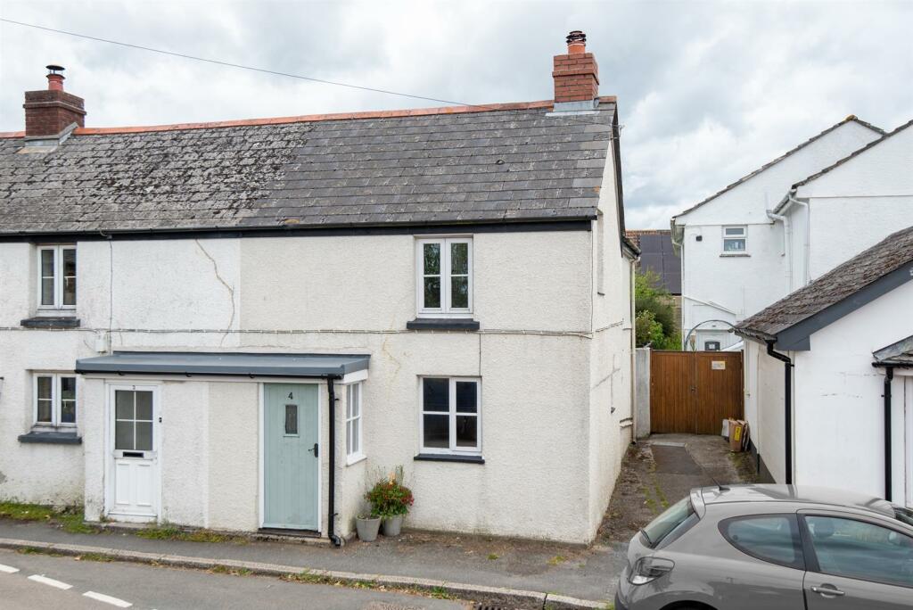 2 bedroom end of terrace house for sale in Mawnan Smith, TR11