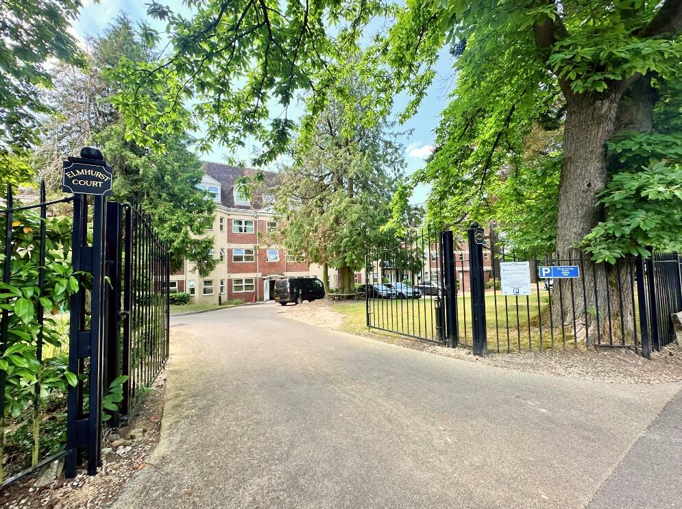 2 bedroom flat for rent in Elmhurst Court, Camberley, GU15